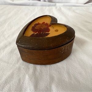 Antique wooden trinket jewelry box lucite pressed flowers home decor heart shape